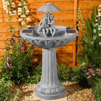 Preview: Solar-Wasserbrunnen mit Solarmodul im Garten aufgebaut